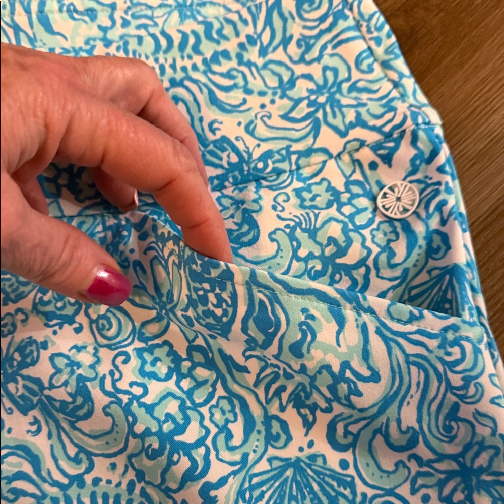 Lilly Pulitzer Blue Floral Women's Shorts - Picture 7 of 10